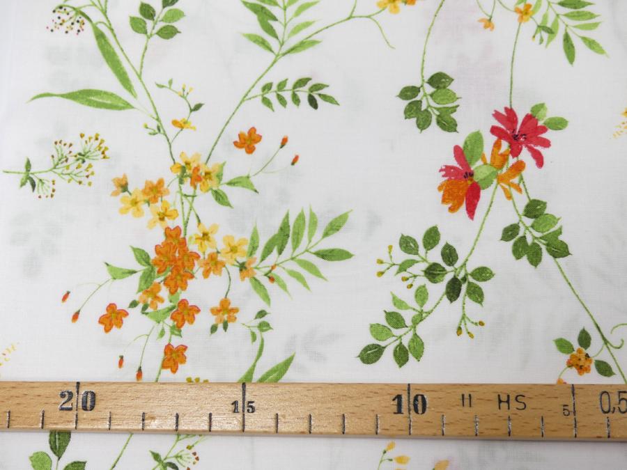 Patchworkstoff Clothworks Kollektion Flowershop filigrane Blumen rot mit Maß Detailansicht